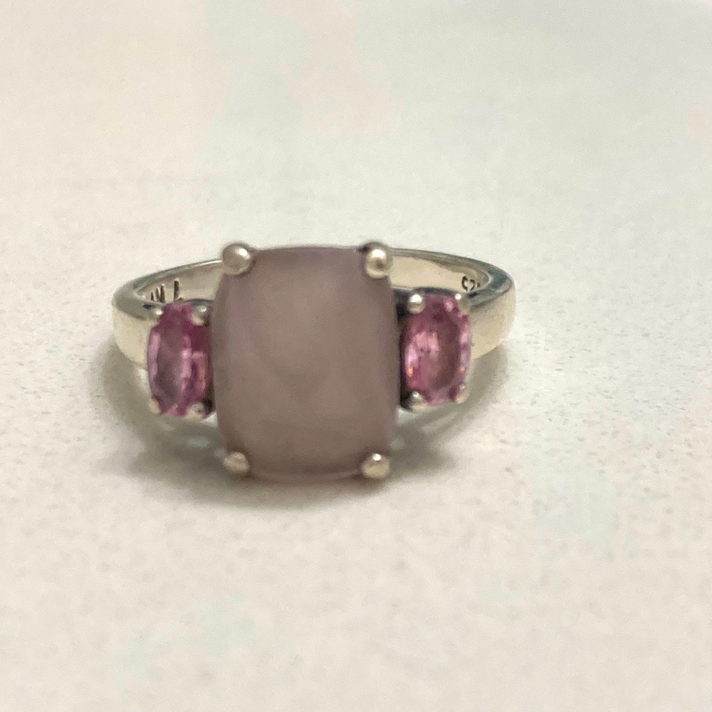 Rose quartz ring